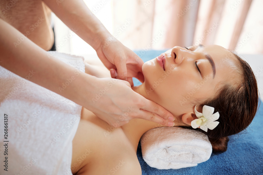 Stimulating pressure points Stimulating pressure points