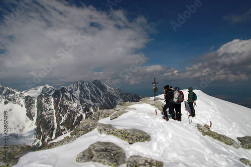 Obraz na płótnie Mountaneers on the summit of Slavkovsky stit, Tatra Mountains, Slovakia w salonie