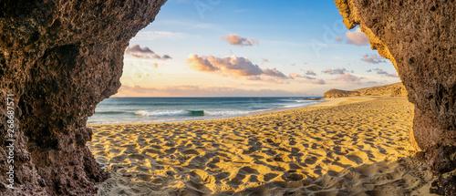Fotografija Natural rock cave on the coast of Lanzarote