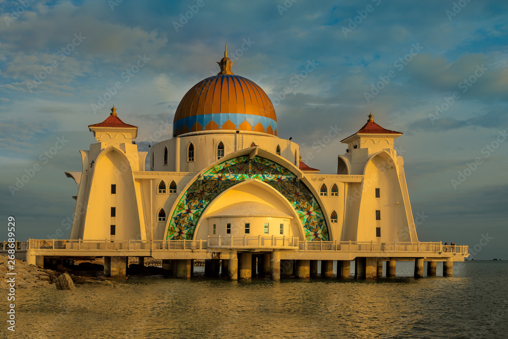 Melaka Straits Moschee in der Abendsonne, Malaysia