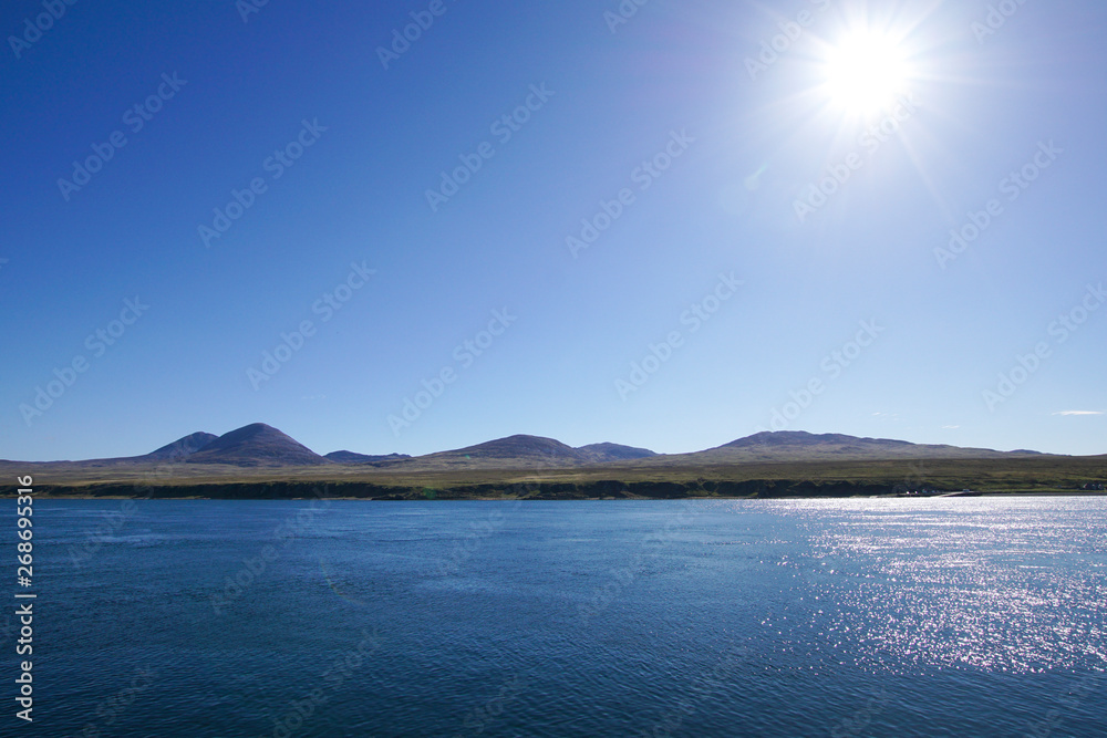 Blick auf die Paps of Jura Berge von der Insel Islay in Schottland