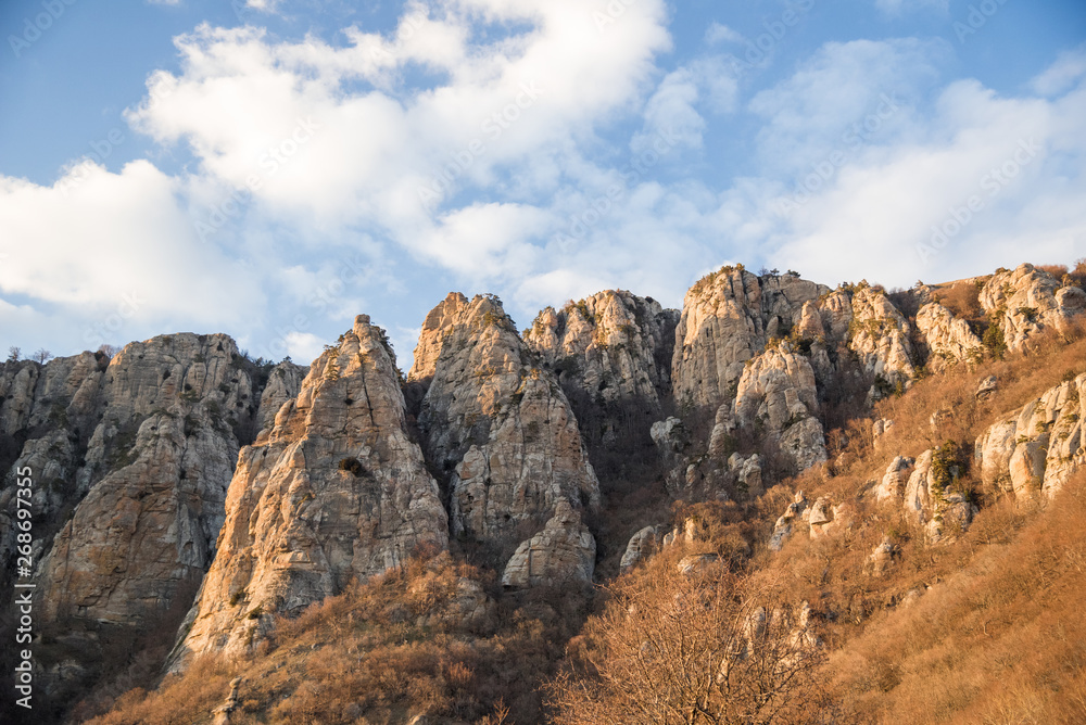 Obraz premium Demerdzhi mountain range in the rays of the setting sun. Autonomous Republic of Crimea