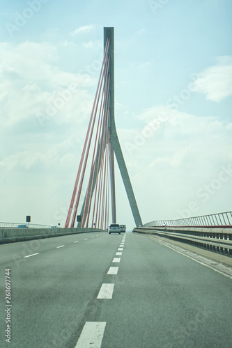 Rheinbrücke von der Strasse aus
