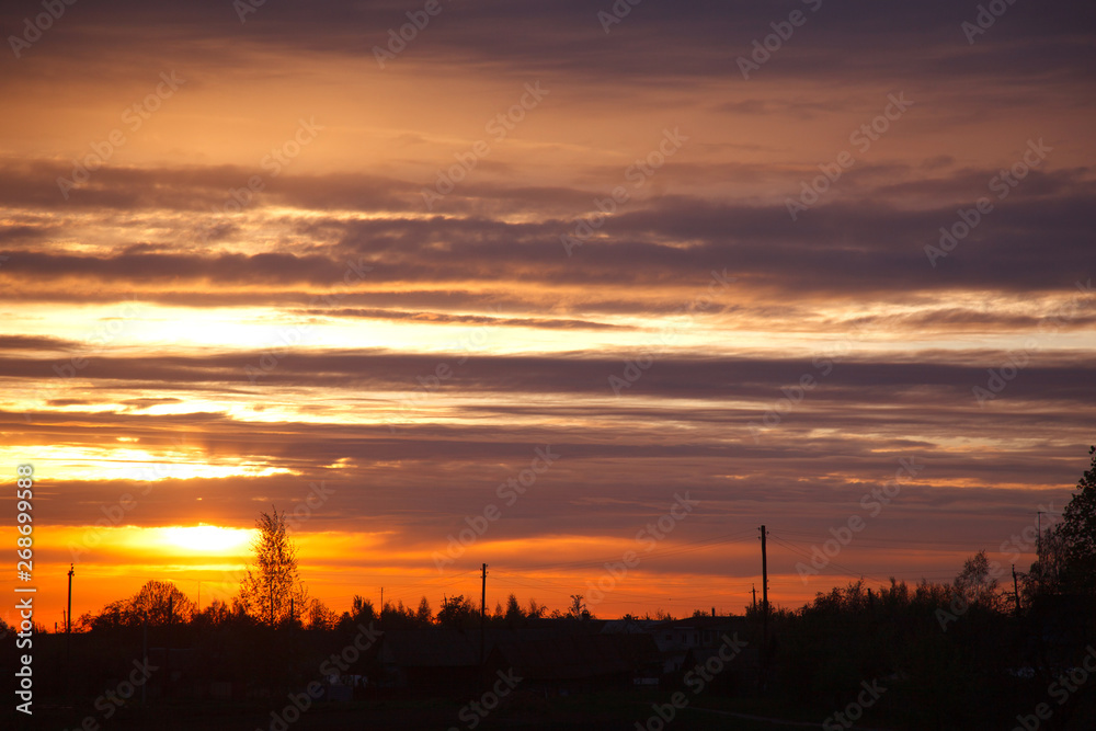 Obraz premium Summer evening landscape with sunset