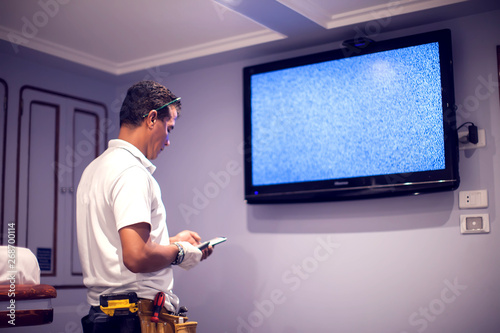 A man worker fix tv with blue screen "no signal"