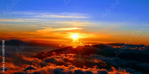 haleakala national park summit sunset 11000 sq ft with freezing temperature above cloud 