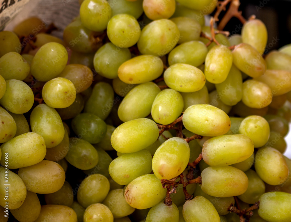 Exquisite green grapes that form an attractive texture Exquisite green grapes that form an attractive texture