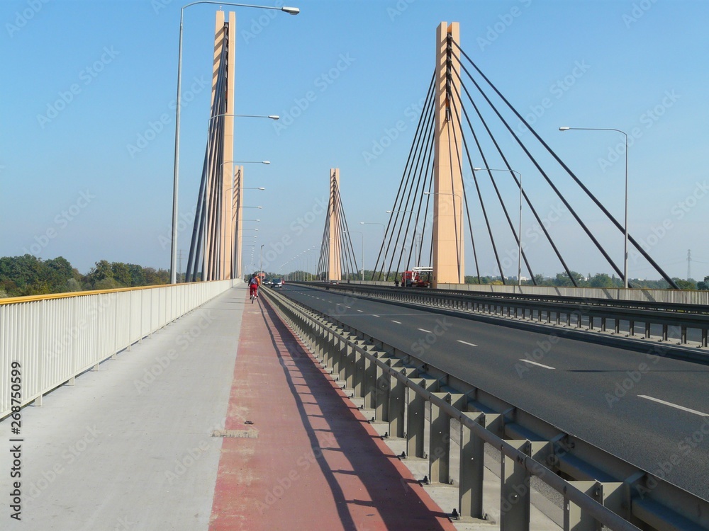 Fototapeta premium WROCŁAW , DOLNY ŚLĄSK ,POLSKA--MOST MILENIJNY NA ODRZE