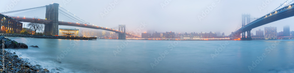 Fototapeta premium Brooklyn bridge and Manhattan bridge after sunset, New York City