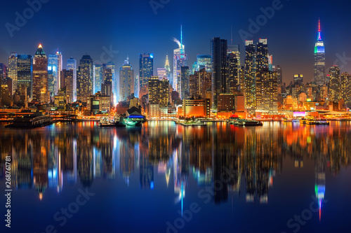 Fototapeta Naklejka Na Ścianę i Meble -  Panoramic view on Manhattan at night, New York, USA
