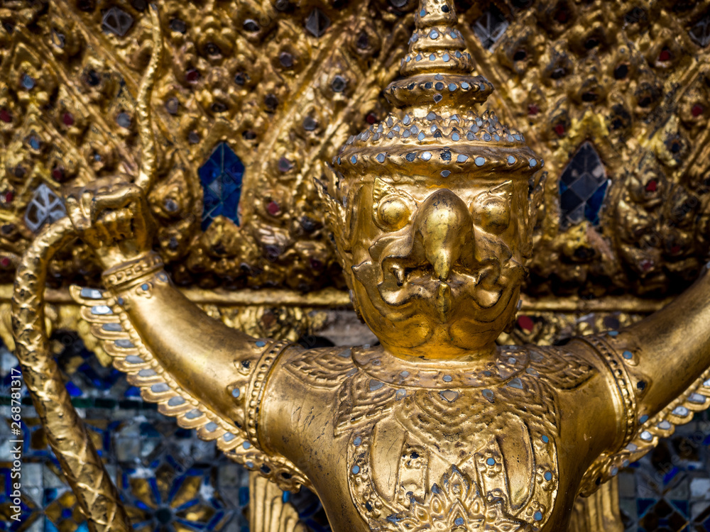 Fototapeta premium Garudas Holding nagas in Wat phra keaw or The Grand Palace