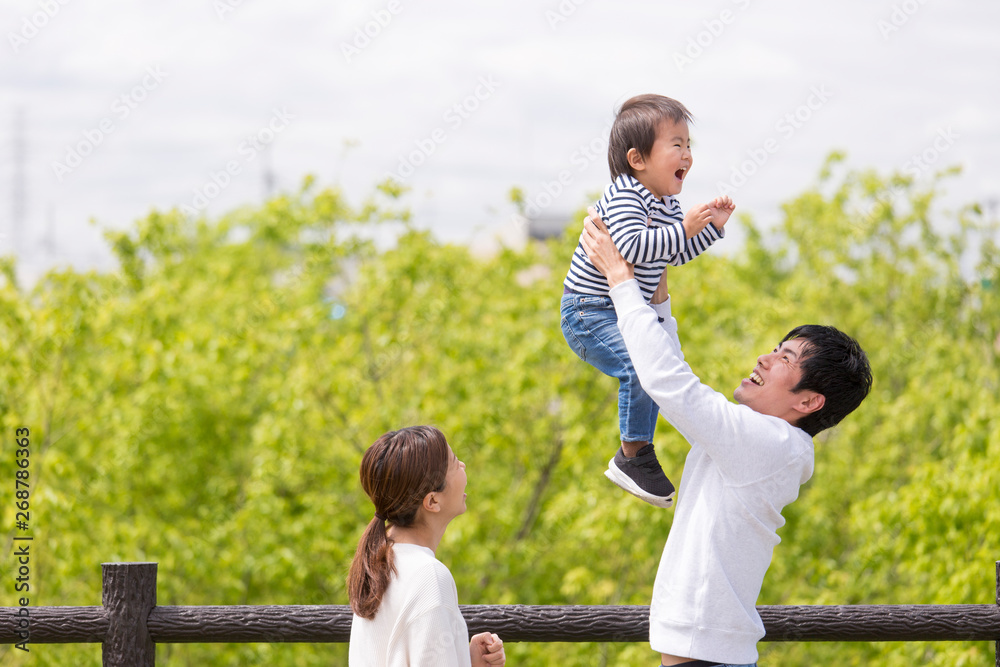 Fototapeta premium 若夫婦の育児