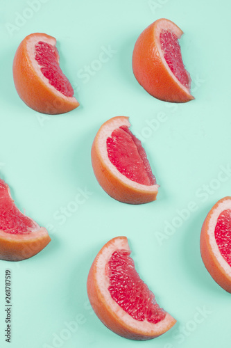 Fototapeta Naklejka Na Ścianę i Meble -  Slices of grapefruits on mint background