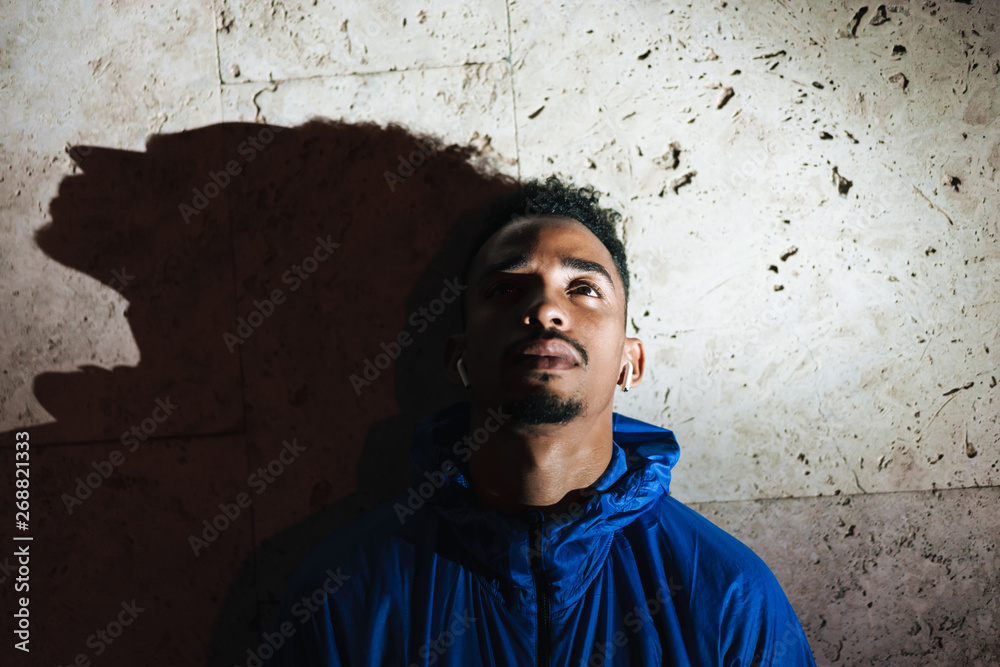 Obraz premium Confident young african sports man