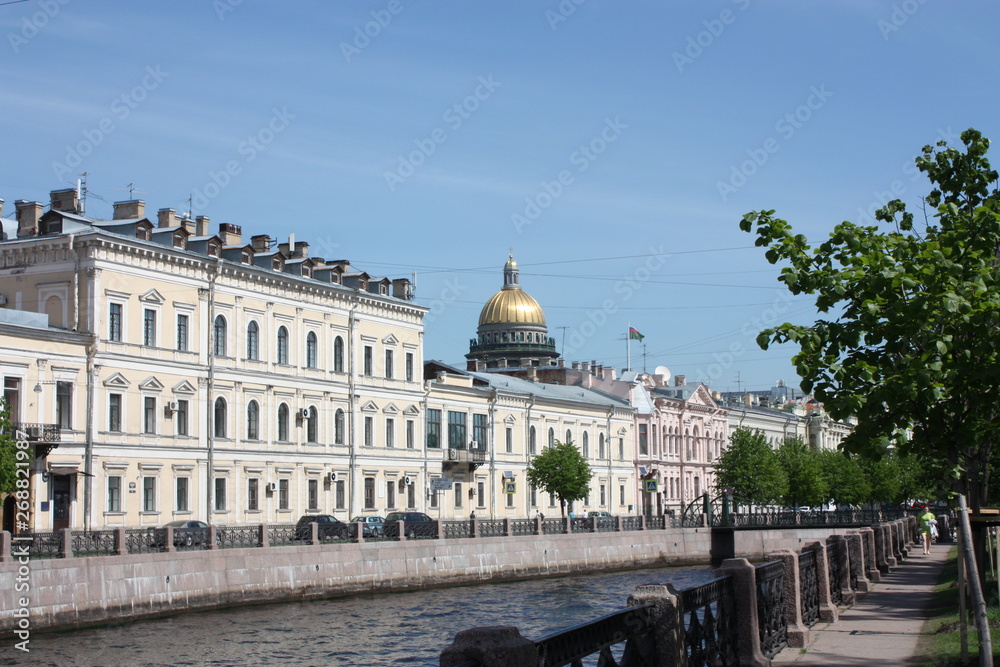 Fototapeta premium view of the river, embankment and buildings of St. Petersburg 