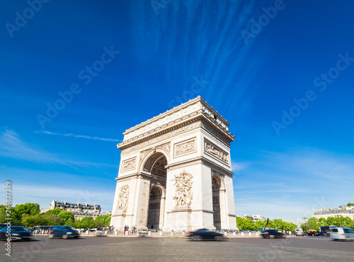 パリ　凱旋門 © oben901