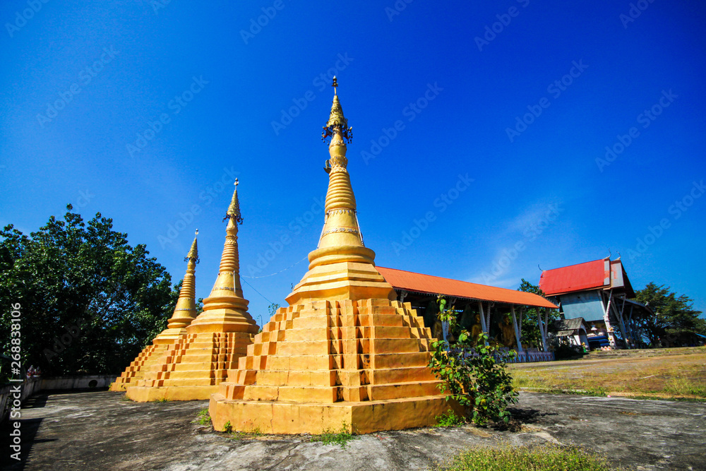 Fototapeta premium Golden pagoda detail is 