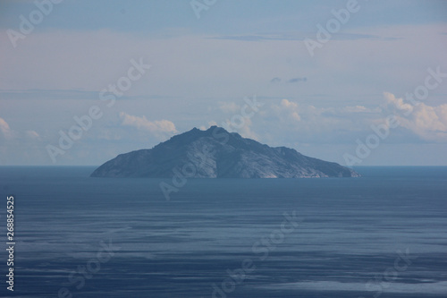 Isola di Montecristo, vista dall'isola d'Elba. Arcipelago Toscano, Italia
