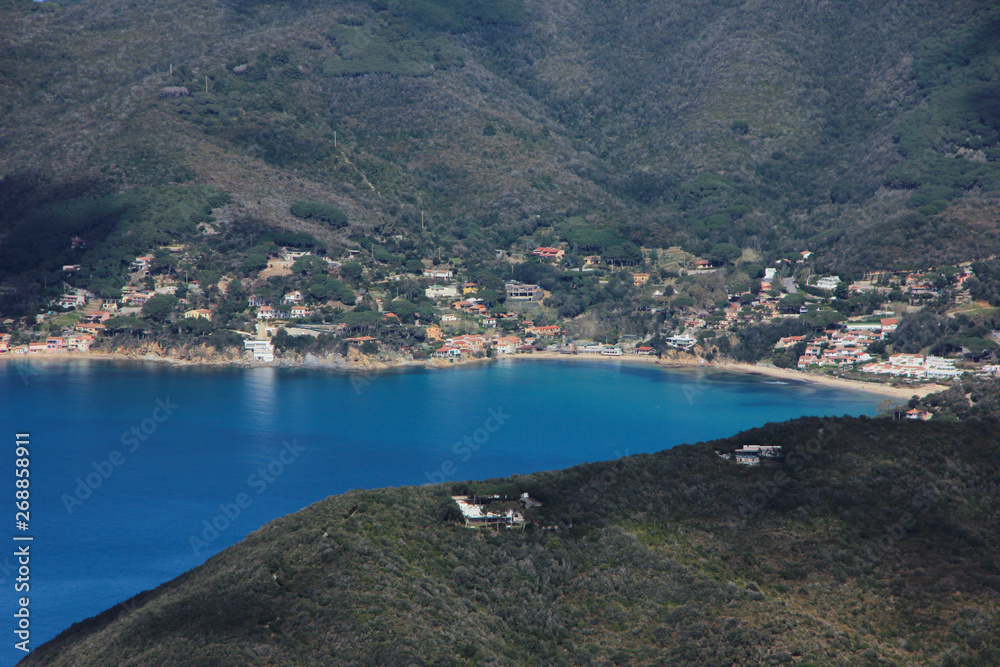 Isola d'Elba, veduta aerea della spiaggia della Biodola. Toscana, Italia