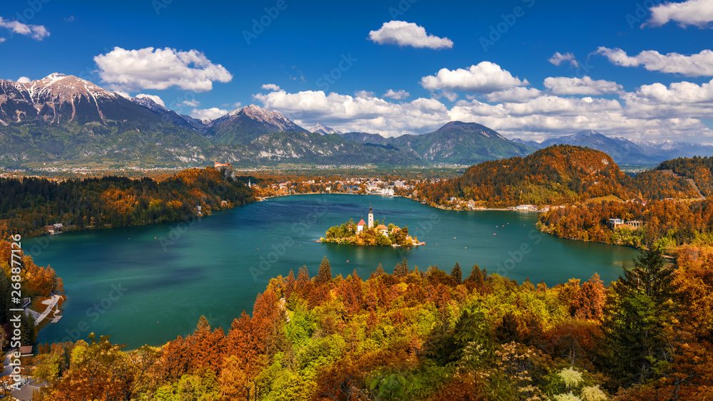 Obraz premium Autumn view on Bled Lake with Pilgrimage Church of the Assumption of Maria. Top view Bled, Slovenia, Europe. Autumn Lake Bled. Lake Bled with small Bled Island during autumn. Bled, Slovenia.