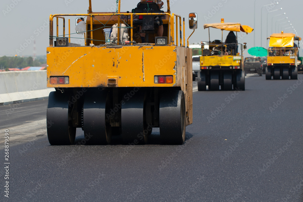 Vibratory Roller Compactor is a machine used to compress asphalt road surface, Asphalt surface construction