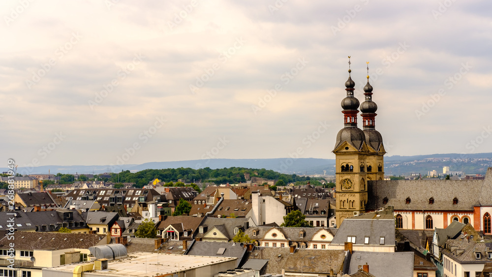 Koblenz am Rhein mit den Kirchtürmen der Liebfrauenkirche aus der Vogelperspektive