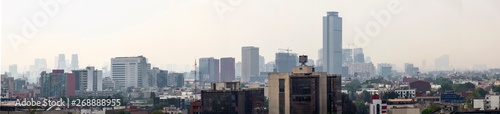 Panorámica de la Ciudad de México, con contaminacion, vista desde el monumento a la revolución