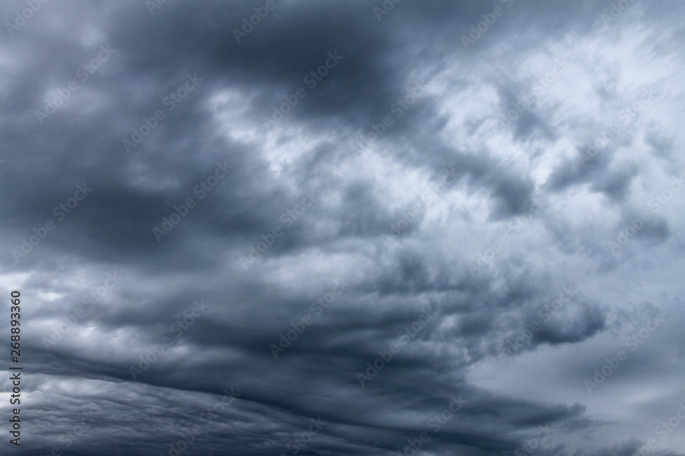 Obraz premium Dark cloudy sky after rain