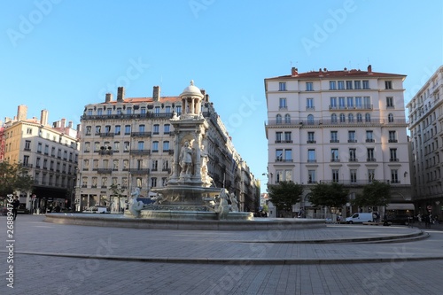 Lyon - La place des Jacobins et sa fontaine