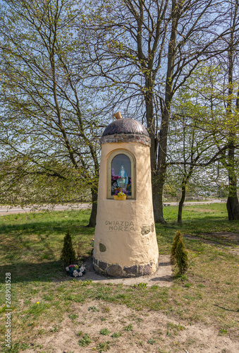 Obraz na płótnie Wayside shrine with holy Mary inside at Sobieszewo island in Poland w salonie