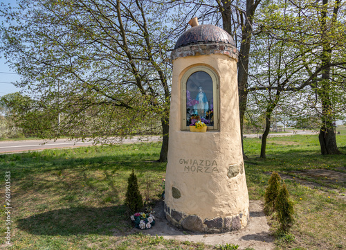 Obraz na płótnie Wayside shrine with holy Mary inside at Sobieszewo island in Poland w salonie