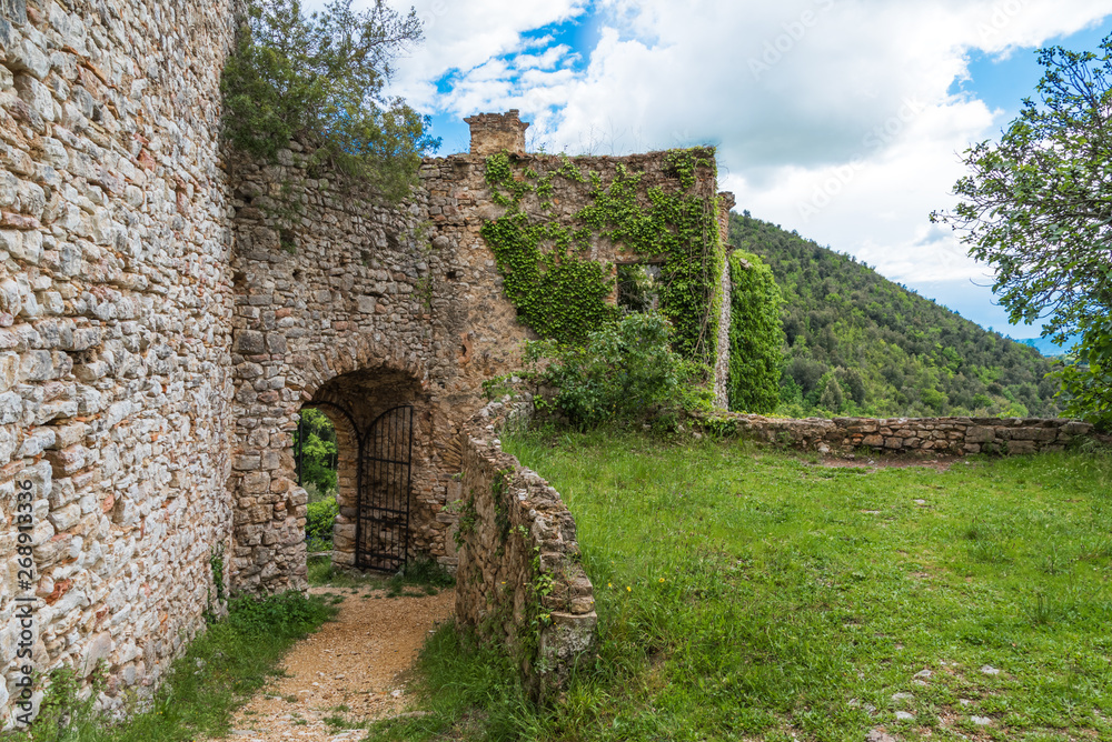 Fototapeta premium Rocchettine, Torri in Sabina (Italy) - The ruins of a medieval village in the heart of the Sabina, Lazio region, with destroyed castle