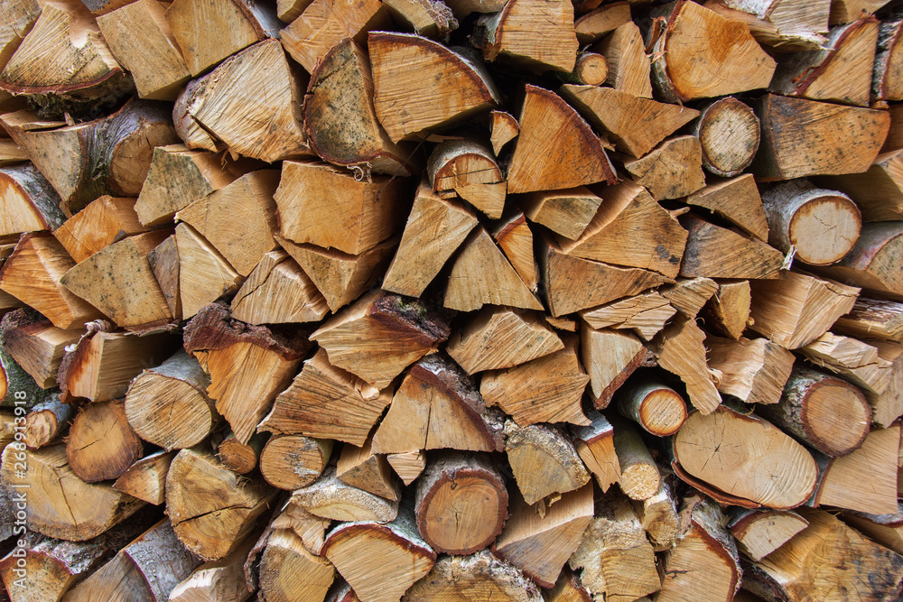 Tas de bois de chauffage empilé pour l'hiver Tas de bois de chauffage empilé pour l'hiver