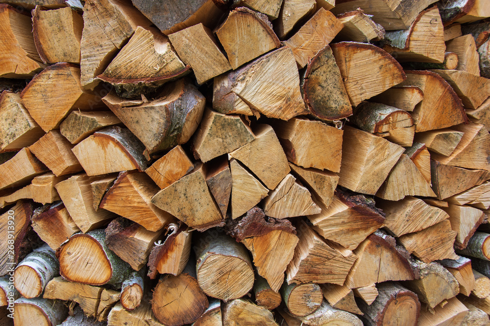 Tas de bois de chauffage empilé pour l'hiver Tas de bois de chauffage empilé pour l'hiver