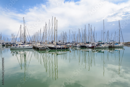Embarcaciones de recreo en el puerto, Port Ginesta de Sitges, Cataluña © gurb101088