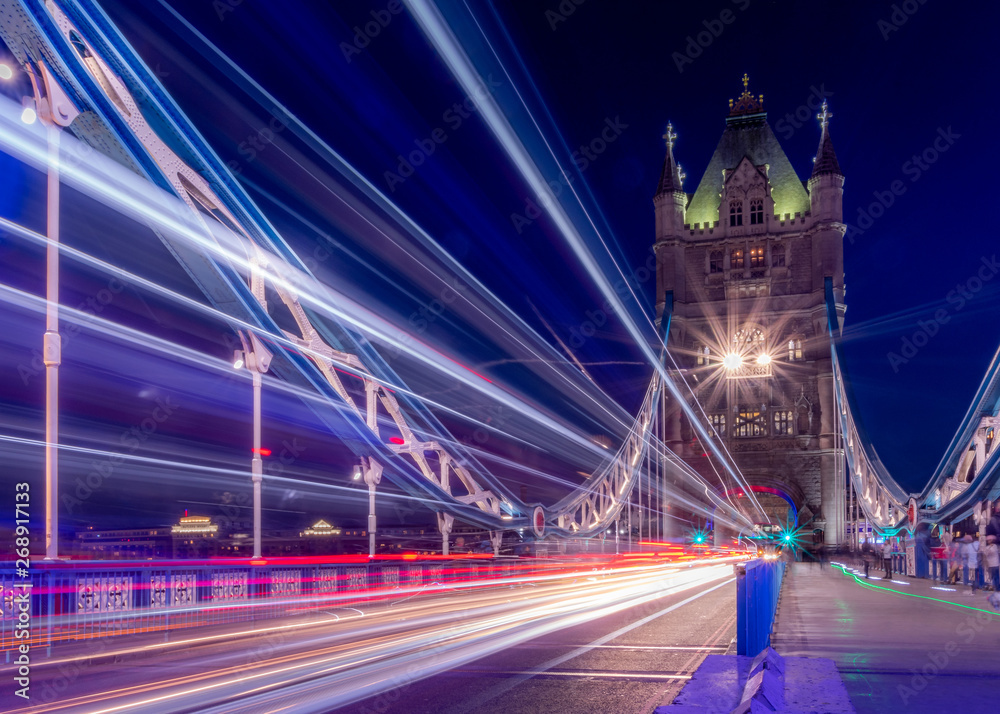 Obraz premium london tower bridge at night