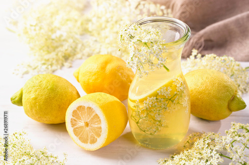 Tableau sur toile Elderflower syrup