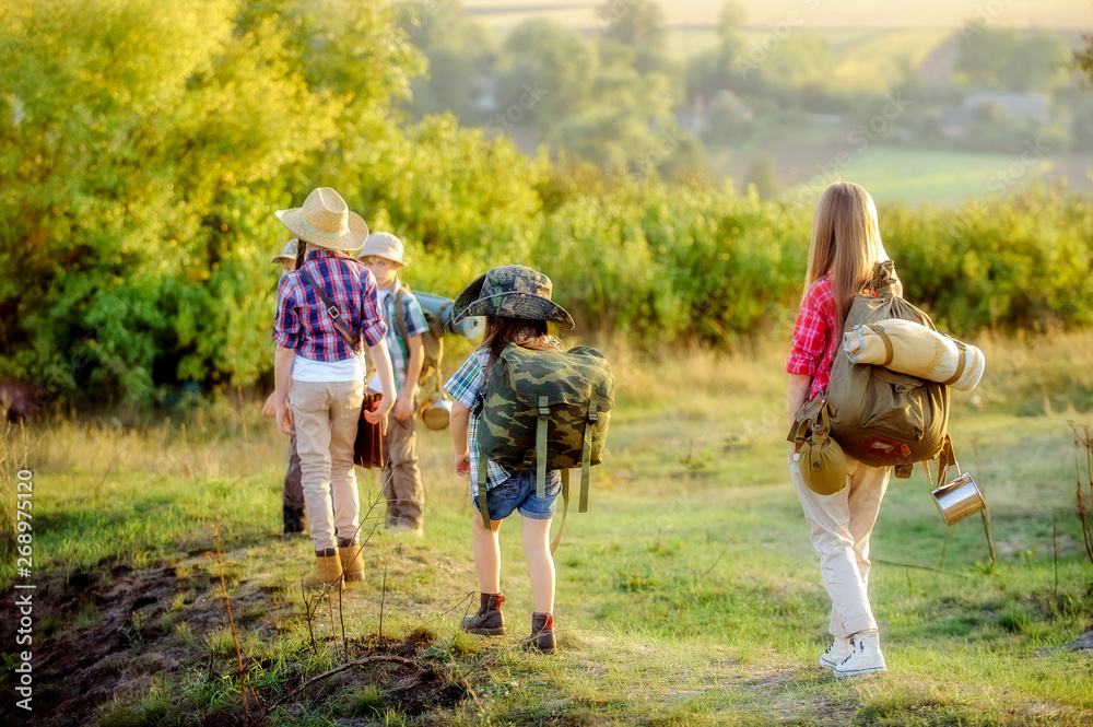 Obraz premium Boys and girls, go hiking with friends.