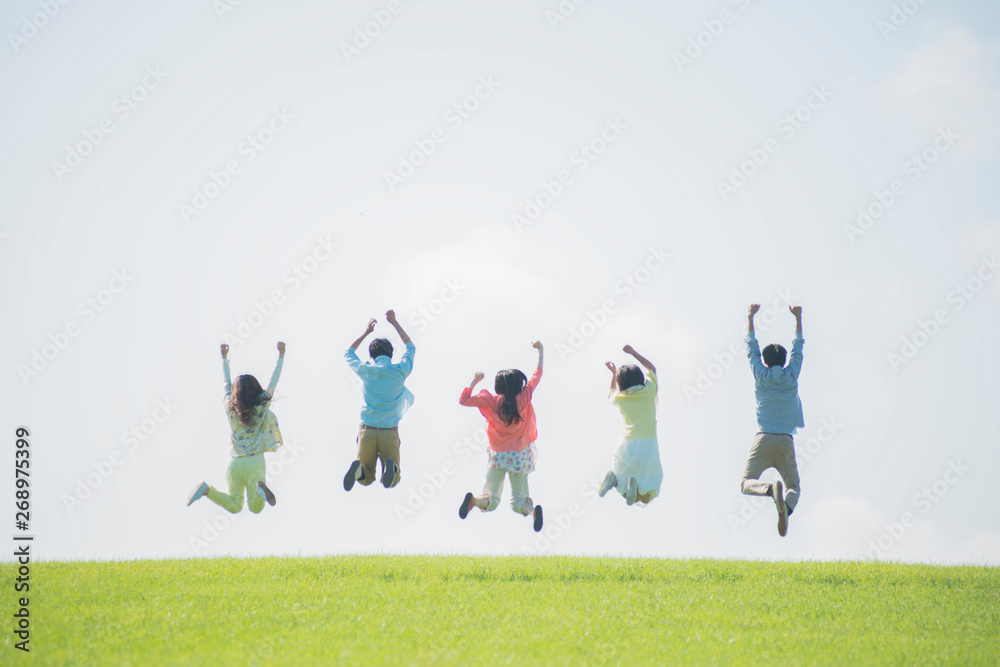 草原でジャンプをする大学生の後姿 Stock Photo Adobe Stock