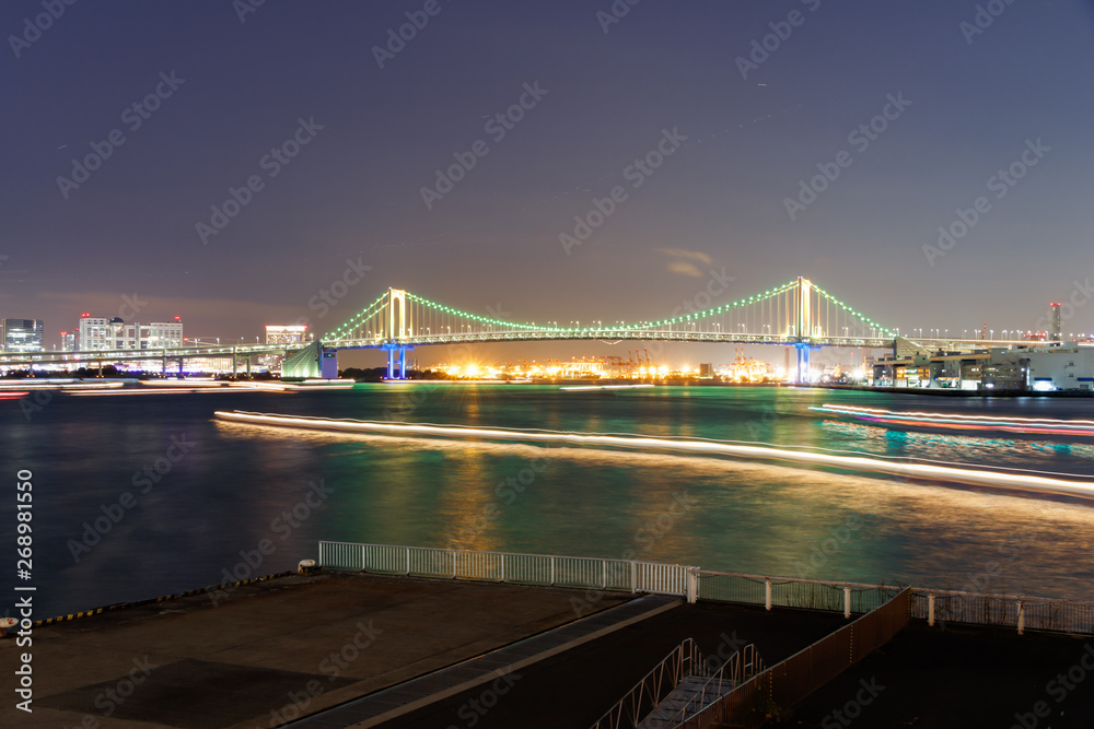 Obraz premium 竹芝桟橋から見たお台場の夜景