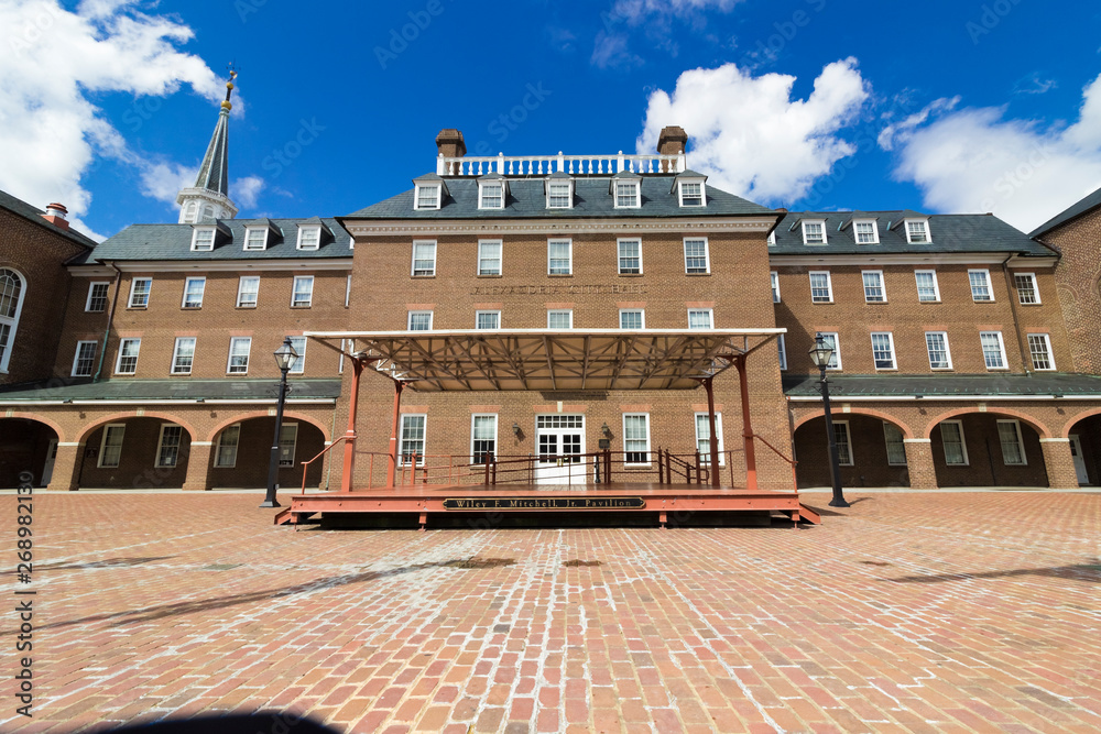 Obraz premium View of the Second Empire architecture of Alexandria City Hall with the Wiley F. Mitchell, Jr. Pavilion fronting the building in Market Square, Alexandria, Virginia