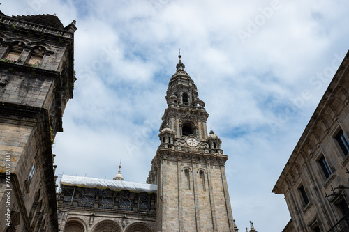 Torre de la Berenguela un dia nublado, Catedral de Santiago de Compostela. Galicia, España. © Vic