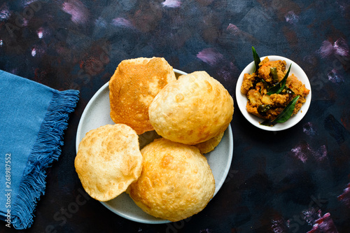 Obraz na plátně Puri or Poori, a south Indian food eaten with curry.