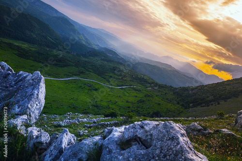 Raggi di Paradiso al tramonto in montagna Cilento Italia