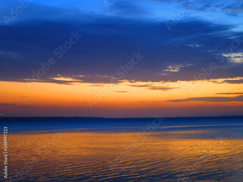 Atardecer en el mar