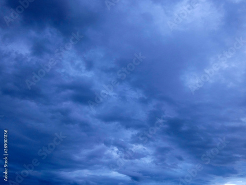 Nubes en el horizonte al anochecer © Jorge