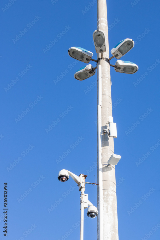 Sécurité des villes, surveillance par caméra et éclairage public Sécurité des villes, surveillance par caméra et éclairage public