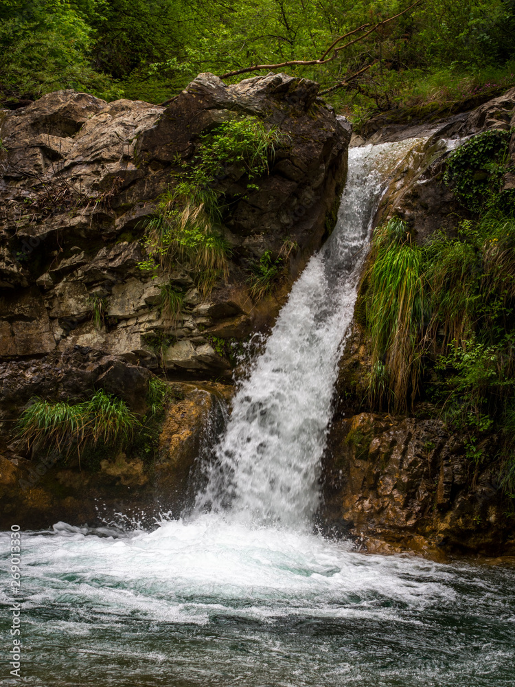 Naklejka premium Waterfall detail, vertical. Cascate di Fiacciano aka Bozzi delle Fate ie Fiacciano waterfalls, aka The Fairy Ponds . Fivizzano, north Tuscany, Italy.