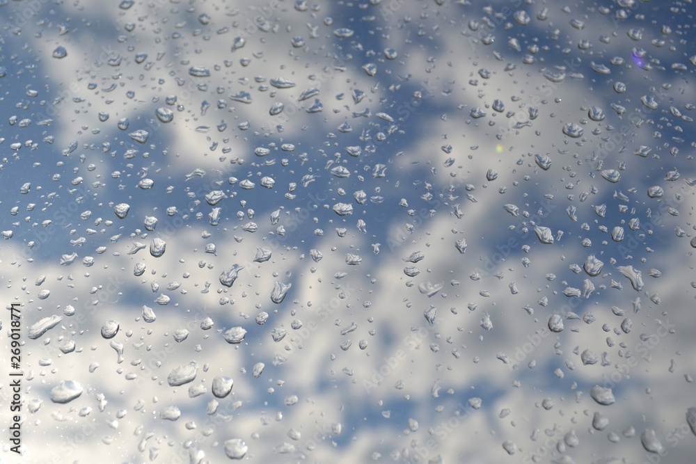 Obraz premium Raindrops on the window glass.The sun illuminates the outgoing clouds,weather change.