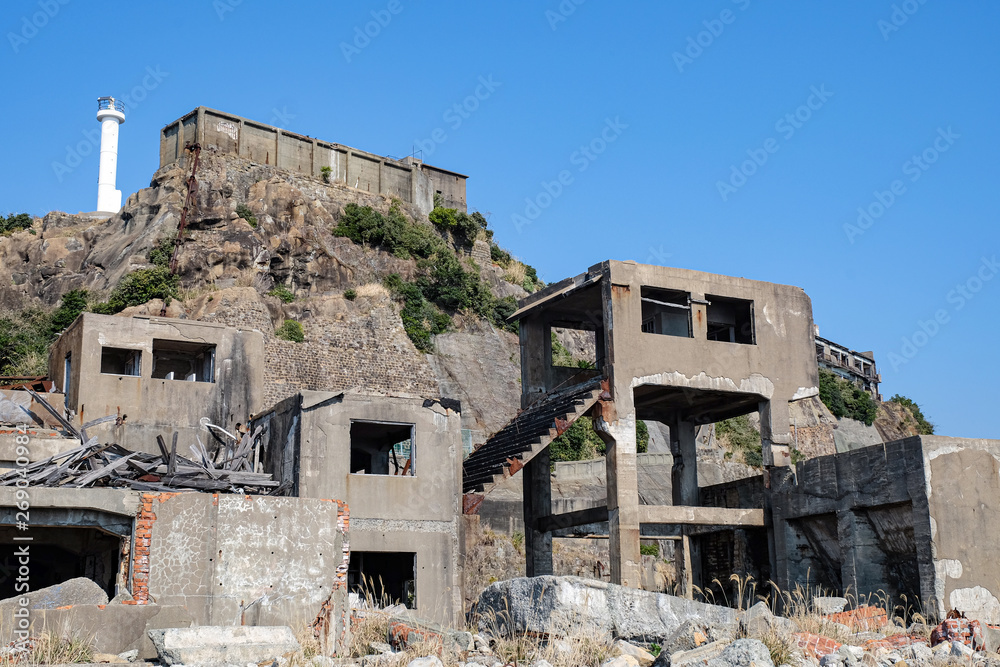 放置されたコンクリートの建築物 (廃墟) 放置されたコンクリートの建築物 (廃墟)
